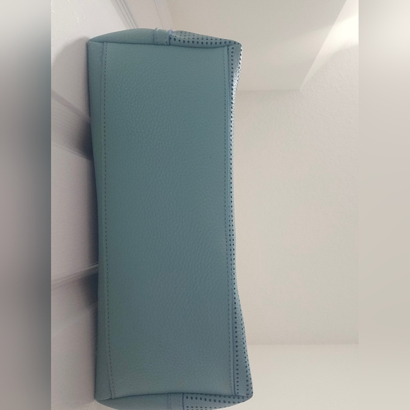 ✨ Kenneth Cole Reaction Perforated Tote Bag – Light Blue ✨ - Picture 6 of 11